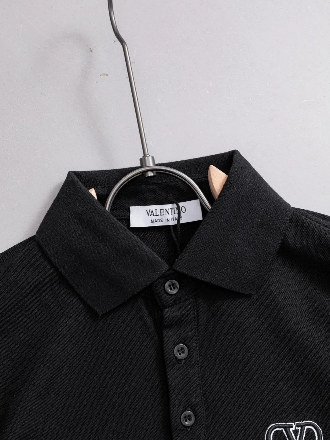 P100✨🔥 [VALENTINO] 2026FW short-sleeved lapel polo shirt Color: Black White Size: S-XXL
